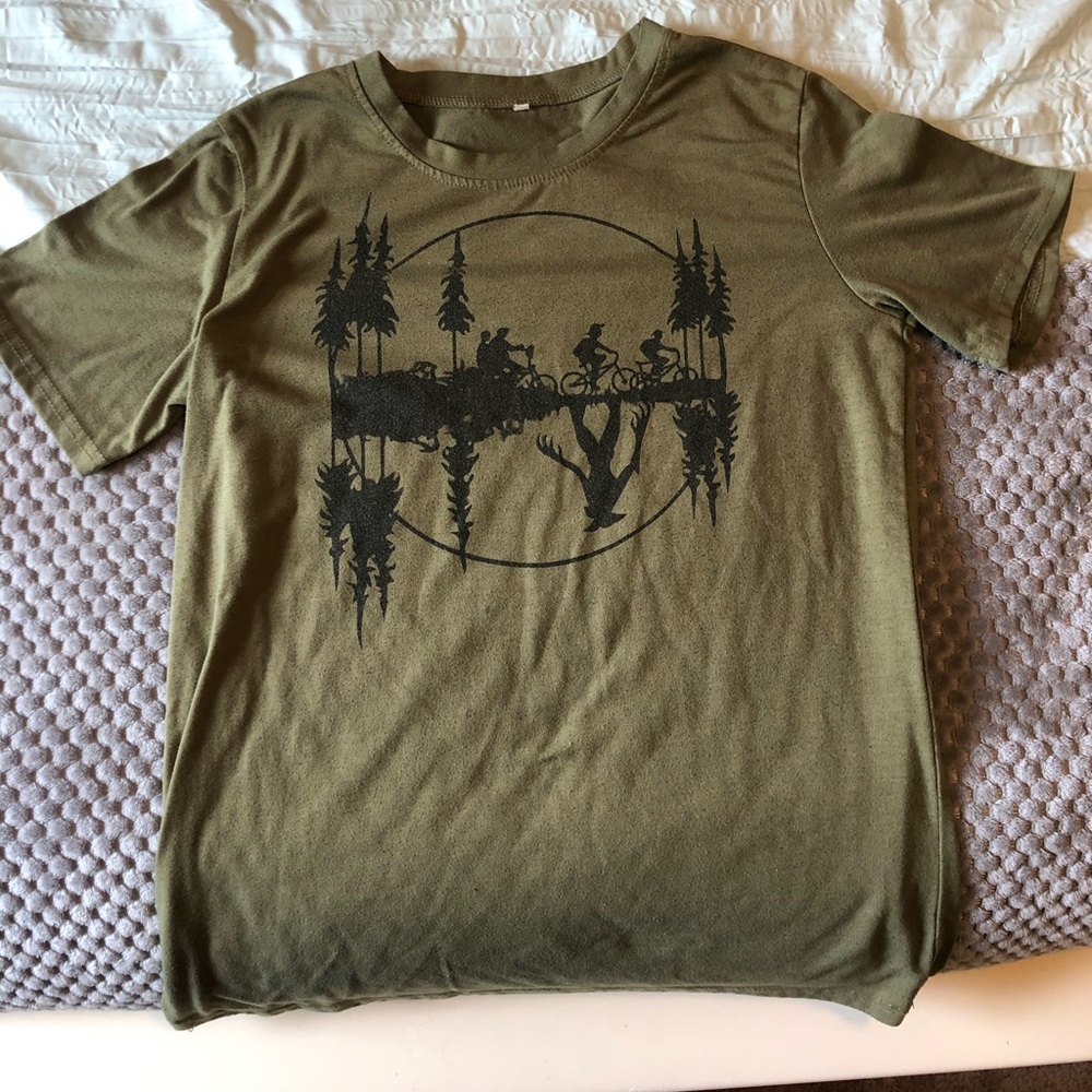 Size S Green and Black Stranger Things Tee